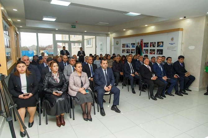İcra başçısı kənddə səyyar qəbul keçirdi — FOTOLAR