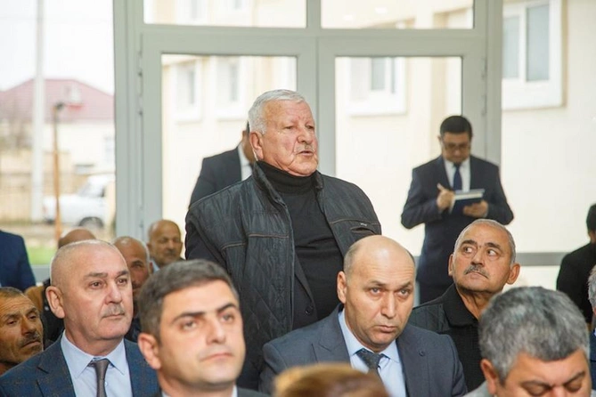İcra başçısı kənddə səyyar qəbul keçirdi — FOTOLAR