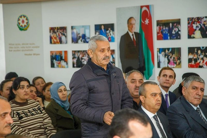 İcra başçısı kənddə səyyar qəbul keçirdi — FOTOLAR