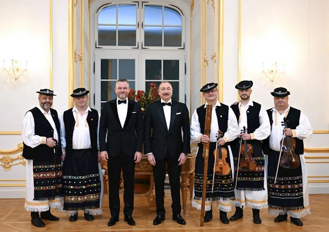 Bratislavada Prezident İlham Əliyevin şərəfinə rəsmi ziyafət verilib — FOTOLAR (YENİLLƏNİB) Bratislavada Prezident İlham Əliyevin şərəfinə rəsmi ziyafət verilib — FOTOLAR (YENİLLƏNİB)
