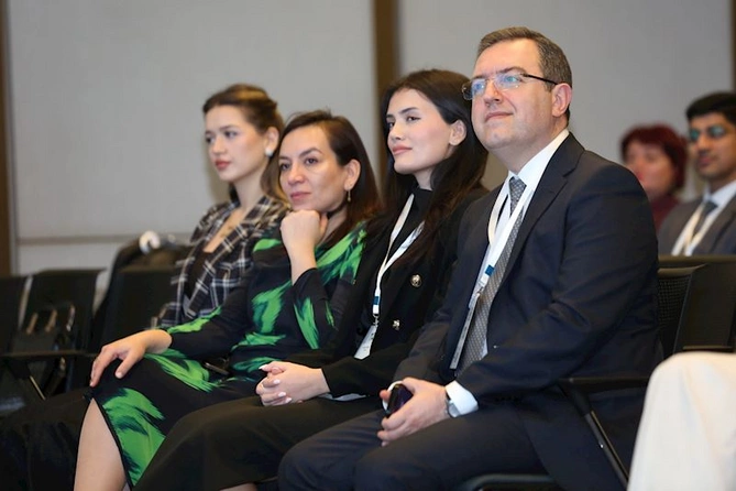 “Rəqəmsal dövrdə İslam ölkələrinin mədəniyyəti” mövzusunda fikir mübadiləsi aparılıb — FOTOLAR