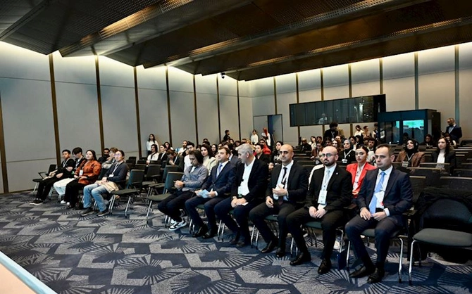 “Oyun texnologiyalarının inkişafında yüksəliş və əməkdaşlıq imkanları mövzusunda panel sessiya keçirilib — FOTOLAR