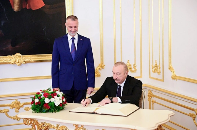 İlham Əliyevin Slovakiya Milli Şurasının sədri ilə təkbətək və geniş tərkibdə görüşləri olub — FOTOLAR (YENİLƏNİB)