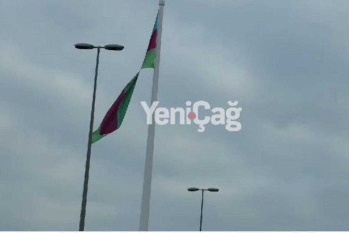 Bayraq Meydanında BİABIRÇILIQ: Bayraq cırıldı, aidiyyəti qurumlar isə... — VİDEO (FOTOLAR)
