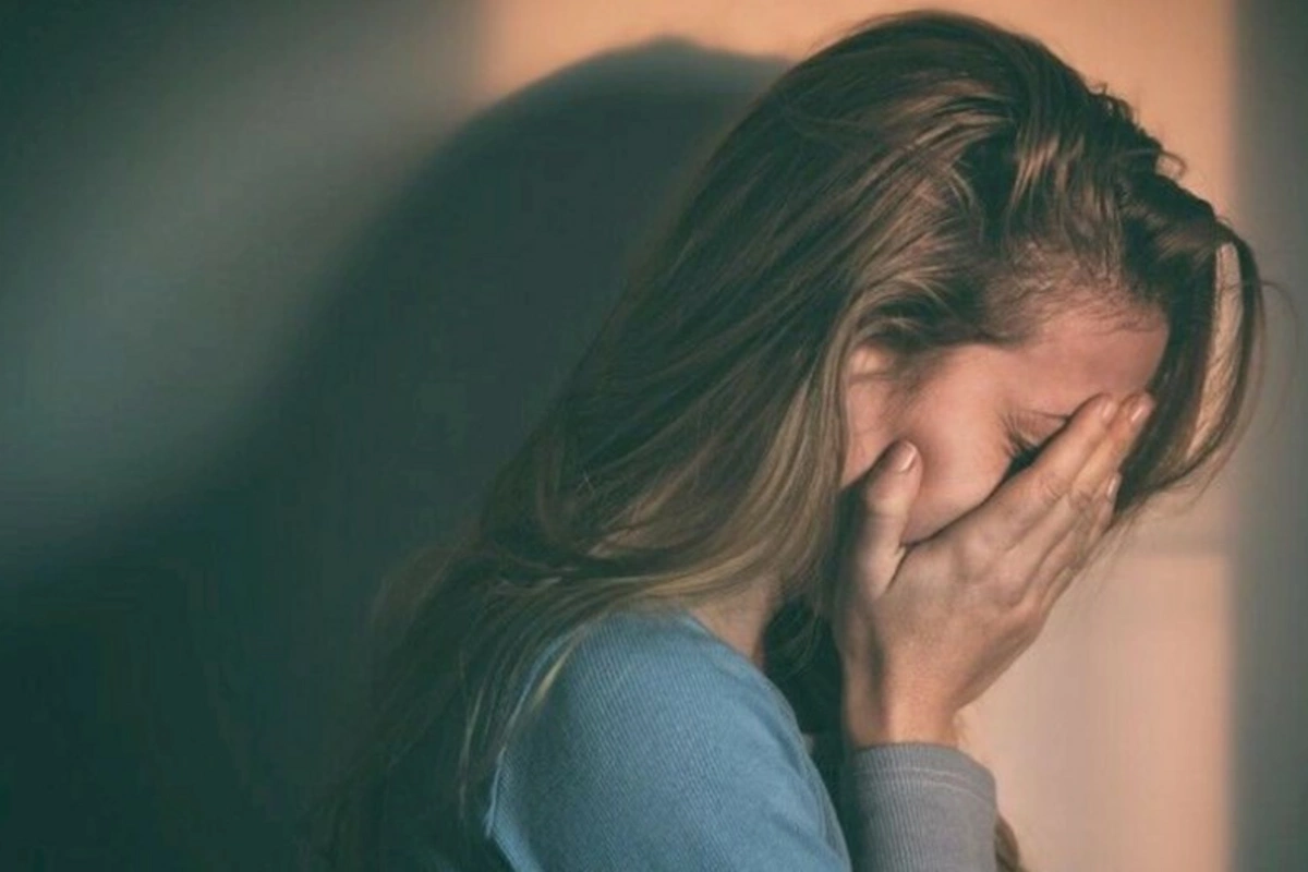 Kişi 23 il evli olduğu arvadından şübhələndi: “75 yaşlı həkim ona bazarlıq edib, qızıma isə...”