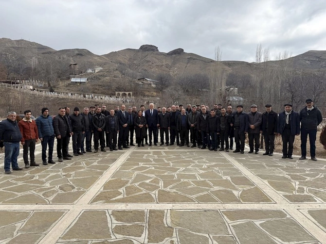 Vüqar Rəhimzadə Ordubadda seçiciləri ilə növbəti görüşünü keçirib — FOTOLAR Vüqar Rəhimzadə Ordubadda seçiciləri ilə növbəti görüşünü keçirib — FOTOLAR