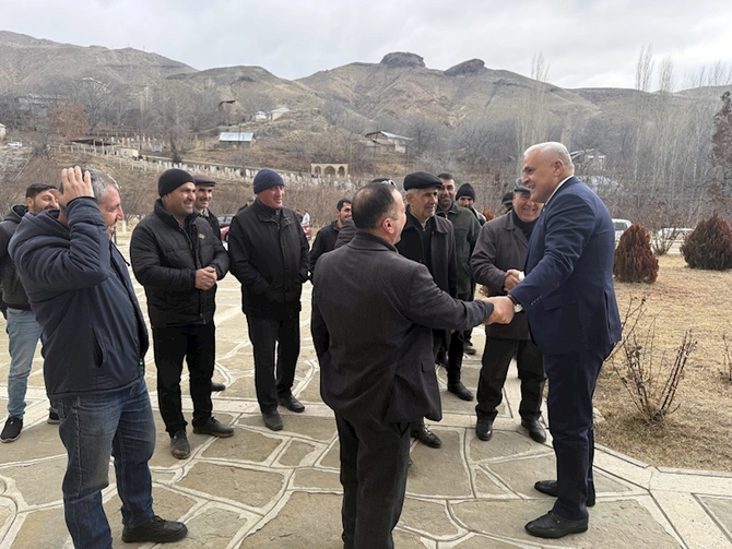Vüqar Rəhimzadə Ordubadda seçiciləri ilə növbəti görüşünü keçirib — FOTOLAR Vüqar Rəhimzadə Ordubadda seçiciləri ilə növbəti görüşünü keçirib — FOTOLAR