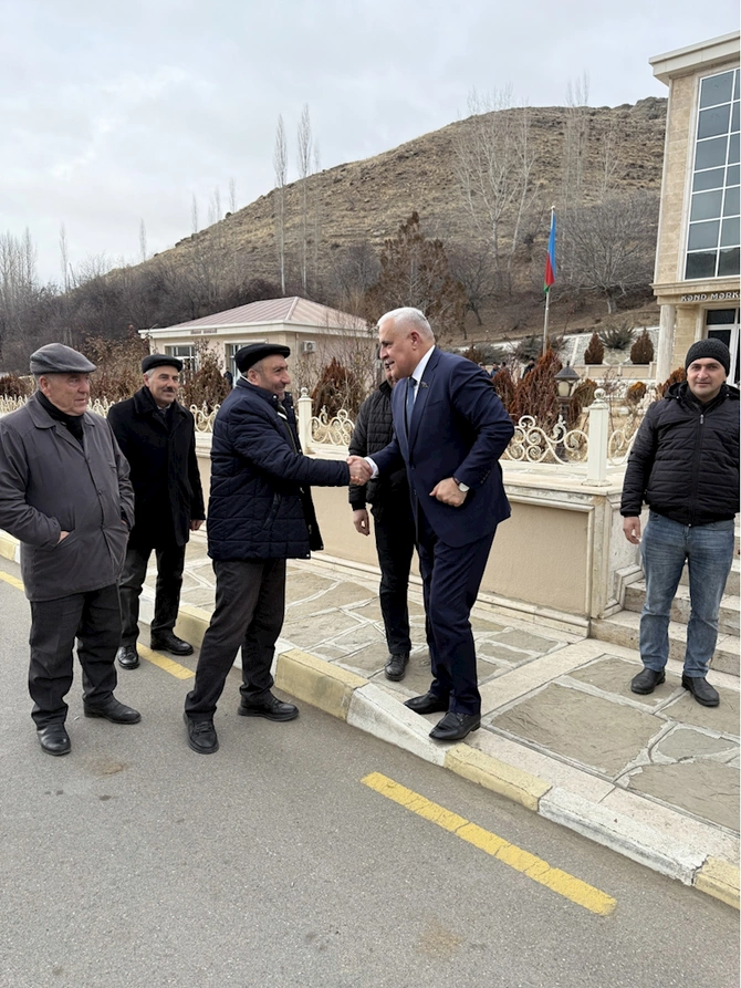 Vüqar Rəhimzadə Ordubadda seçiciləri ilə növbəti görüşünü keçirib — FOTOLAR Vüqar Rəhimzadə Ordubadda seçiciləri ilə növbəti görüşünü keçirib — FOTOLAR