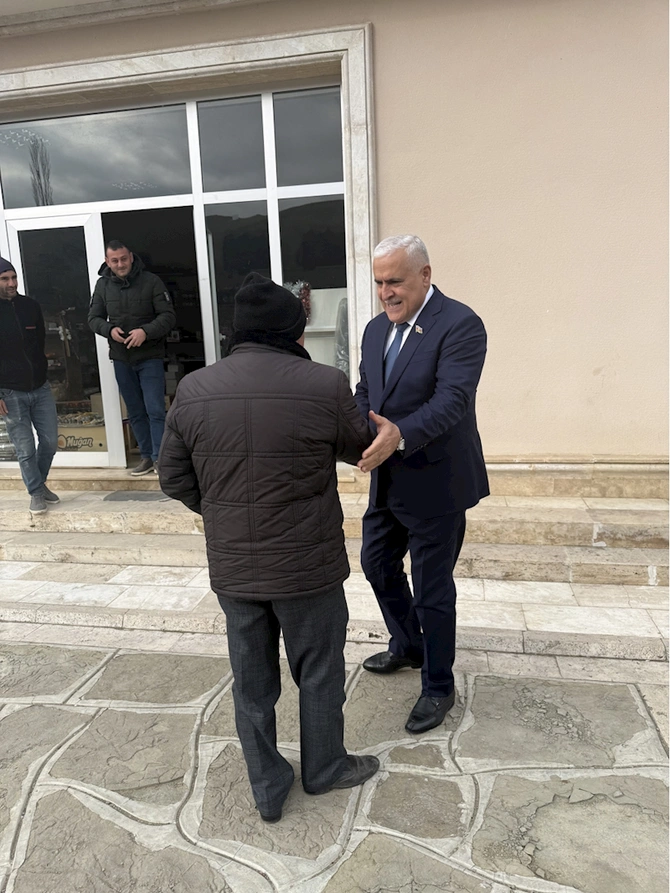 Vüqar Rəhimzadə Ordubadda seçiciləri ilə növbəti görüşünü keçirib — FOTOLAR Vüqar Rəhimzadə Ordubadda seçiciləri ilə növbəti görüşünü keçirib — FOTOLAR