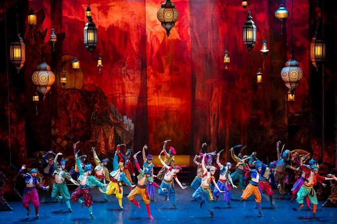 “Min bir gecə” baleti yeni quruluşda Omanda təqdim edilib — FOTOLAR