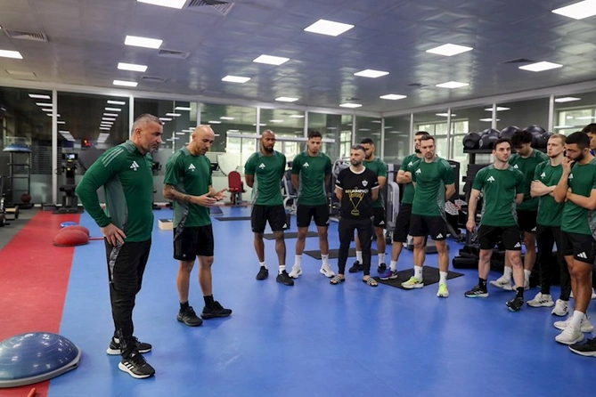 Qarabağla ağlayaraq vidalaşdı — FOTO Qarabağla ağlayaraq vidalaşdı — FOTO