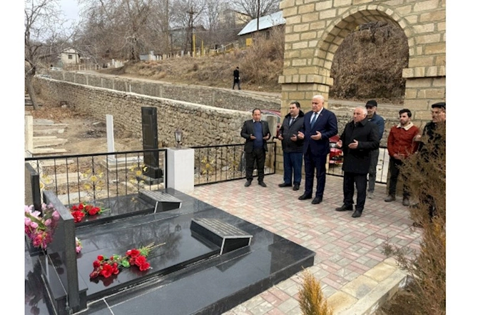 Vüqar Rəhimzadə şəhid ailələrini və ən yaşlı sakinləri ziyarət etdi — FOTOLAR Vüqar Rəhimzadə şəhid ailələrini və ən yaşlı sakinləri ziyarət etdi — FOTOLAR
