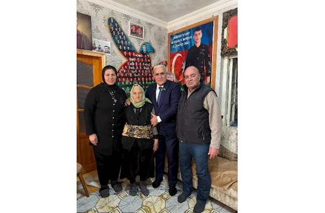 Vüqar Rəhimzadə şəhid ailələrini və ən yaşlı sakinləri ziyarət etdi — FOTOLAR Vüqar Rəhimzadə şəhid ailələrini və ən yaşlı sakinləri ziyarət etdi — FOTOLAR