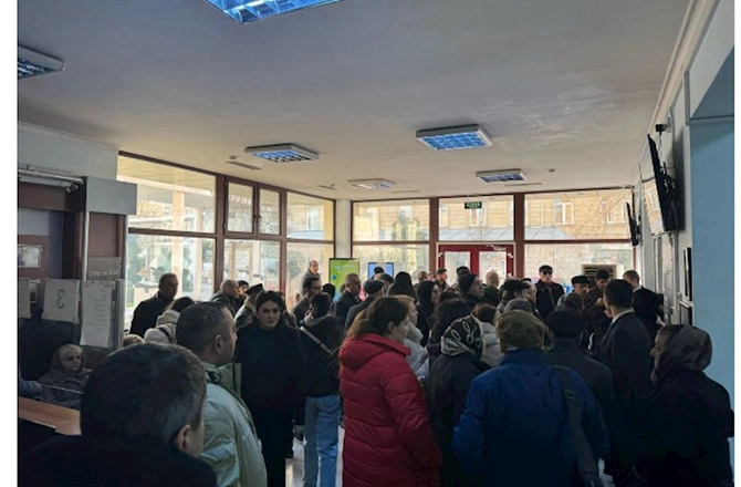 TƏBİB-in sistemi çökdü, xəstəxanalarda AJİOTAJ — FOTOLAR TƏBİB-in sistemi çökdü, xəstəxanalarda AJİOTAJ — FOTOLAR