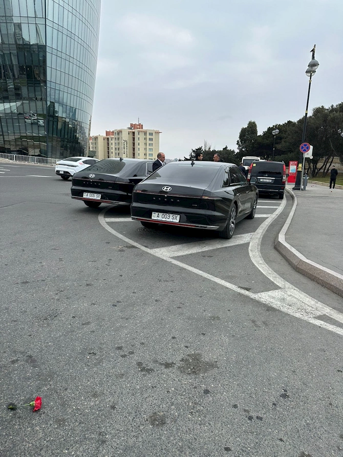 Generallar Şəhidlər Xiyabanını 100 minlik avtomobillərlə ziyarət etdi — FOTOLAR