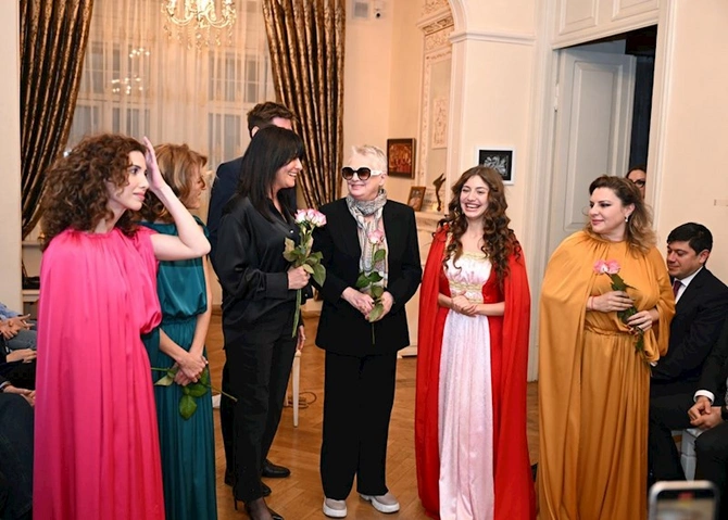 Maqsud İbrahimbəyov Yaradıcılıq Mərkəzində “Sevgi haqqında” kiçik ədəbi-poetik tamaşanın premyerası baş tutub — FOTOLAR