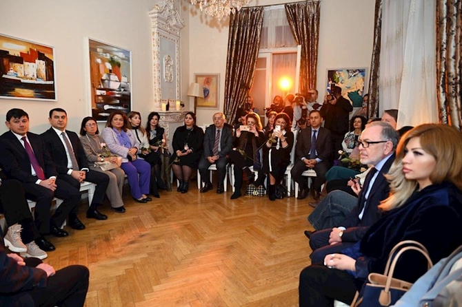 Maqsud İbrahimbəyov Yaradıcılıq Mərkəzində “Sevgi haqqında” kiçik ədəbi-poetik tamaşanın premyerası baş tutub — FOTOLAR