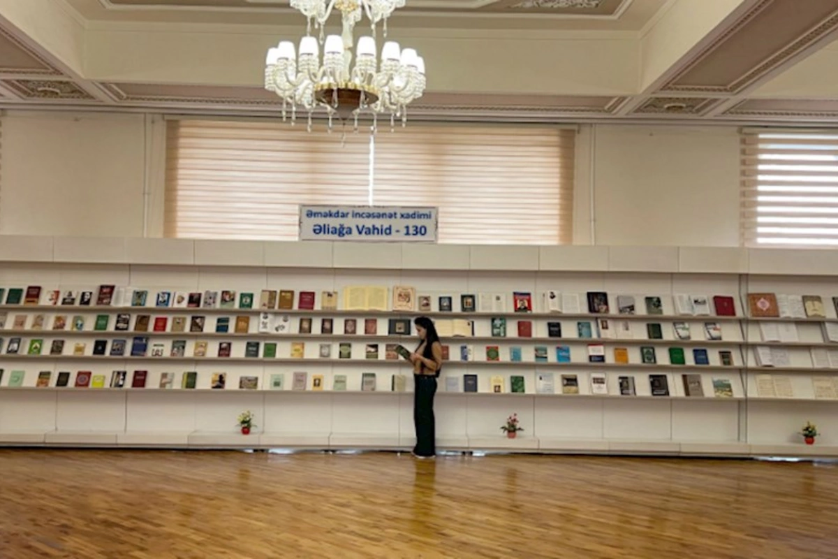 “Əməkdar incəsənət xadimi Əliağa Vahid-130” adlı kitab sərgisi açılıb