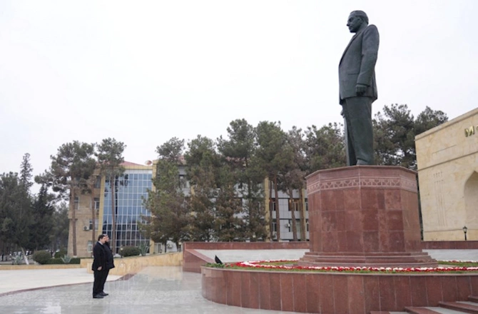 Ədliyyə naziri Şirvanda vətəndaşları qəbul etdi — FOTOLAR Ədliyyə naziri Şirvanda vətəndaşları qəbul etdi — FOTOLAR
