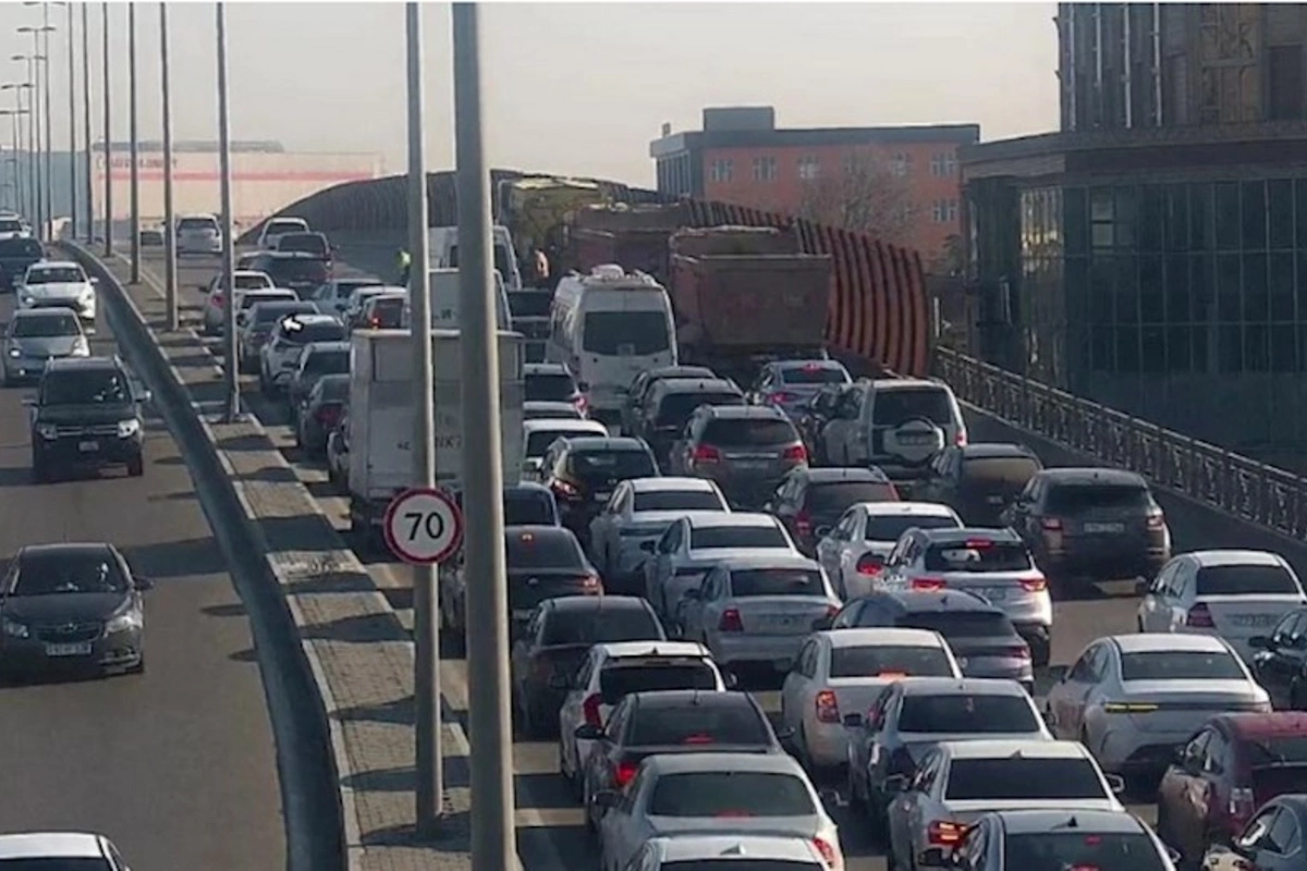 “Koroğlu” metrosu istiqamətində SIXLIQ