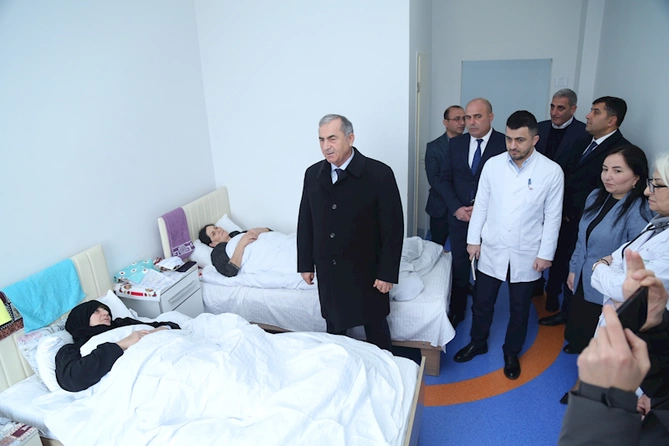 İcra başçısı xəstəxanada şəhid ailələri və qaziləri ziyarət etdi — FOTOLAR