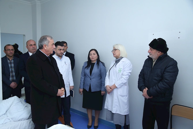 İcra başçısı xəstəxanada şəhid ailələri və qaziləri ziyarət etdi — FOTOLAR