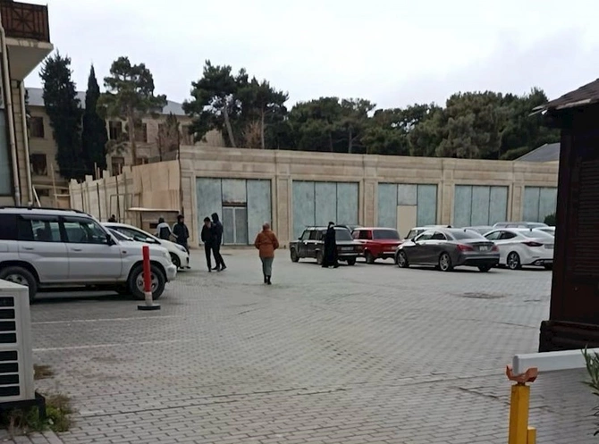“AAAF Park”da nə baş verir? — Ulu Öndərin postamentini dayanacağa sürüşdürənlər yaşayış mərkəzini necə təhlükəyə atıblar?
