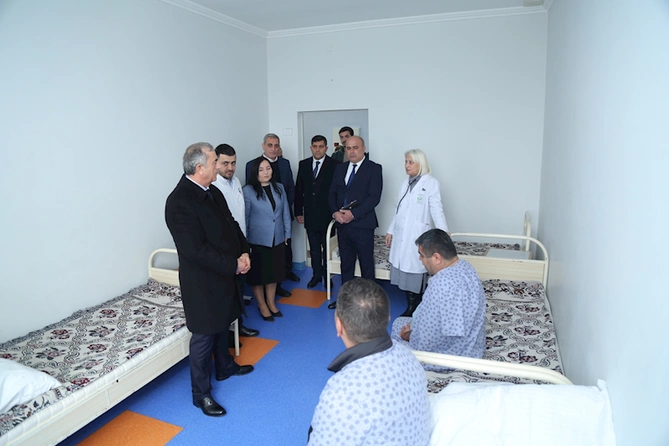 İcra başçısı xəstəxanada şəhid ailələri və qaziləri ziyarət etdi — FOTOLAR