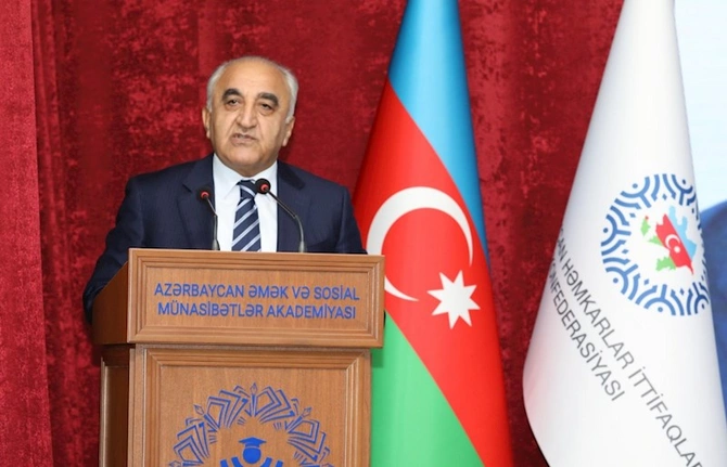 Bir qrup tələbəyə adlı təqaüd verilib — FOTOLAR Bir qrup tələbəyə adlı təqaüd verilib — FOTOLAR