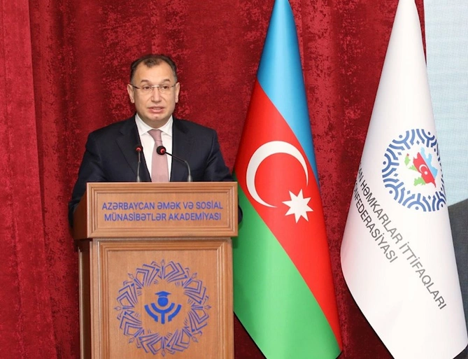 Bir qrup tələbəyə adlı təqaüd verilib — FOTOLAR Bir qrup tələbəyə adlı təqaüd verilib — FOTOLAR