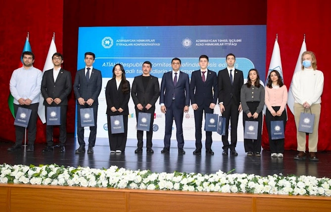 Bir qrup tələbəyə adlı təqaüd verilib — FOTOLAR Bir qrup tələbəyə adlı təqaüd verilib — FOTOLAR