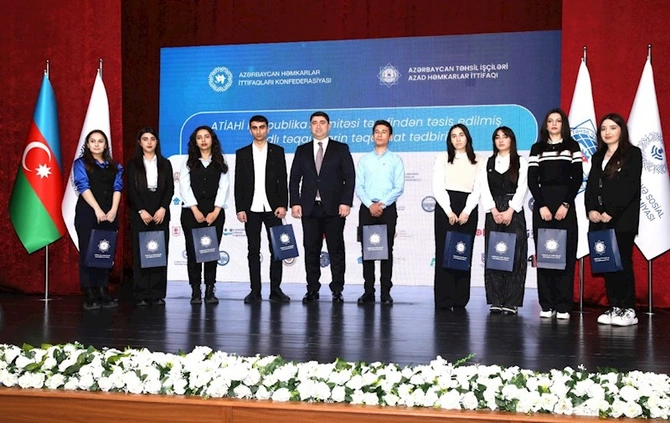 Bir qrup tələbəyə adlı təqaüd verilib — FOTOLAR Bir qrup tələbəyə adlı təqaüd verilib — FOTOLAR