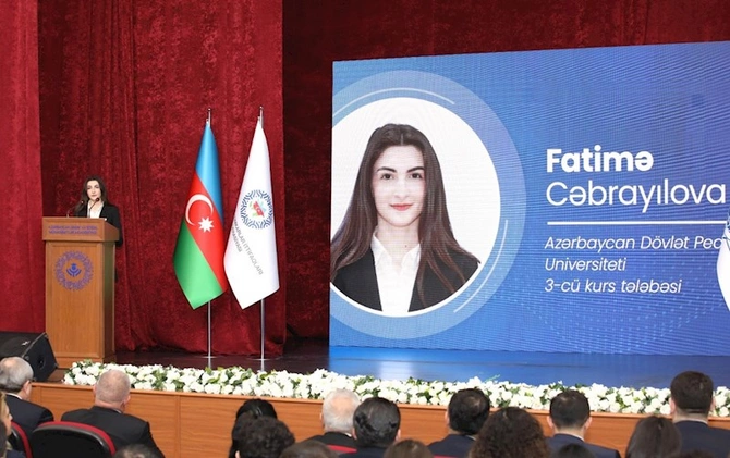 Bir qrup tələbəyə adlı təqaüd verilib — FOTOLAR Bir qrup tələbəyə adlı təqaüd verilib — FOTOLAR