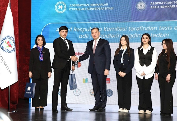 Bir qrup tələbəyə adlı təqaüd verilib — FOTOLAR Bir qrup tələbəyə adlı təqaüd verilib — FOTOLAR