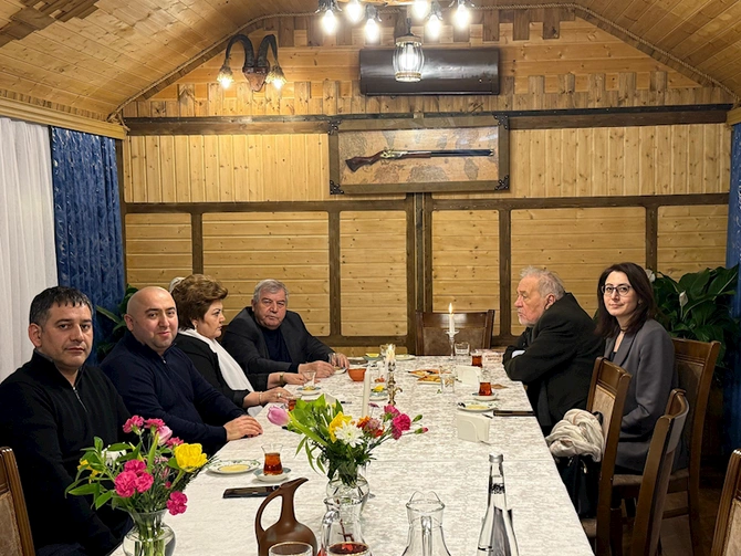 Tənzilə Rüstəmxanlı İlbər Ortaylı ilə görüşdü — FOTOLAR Tənzilə Rüstəmxanlı İlbər Ortaylı ilə görüşdü — FOTOLAR