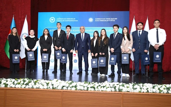 Bir qrup tələbəyə adlı təqaüd verilib — FOTOLAR Bir qrup tələbəyə adlı təqaüd verilib — FOTOLAR