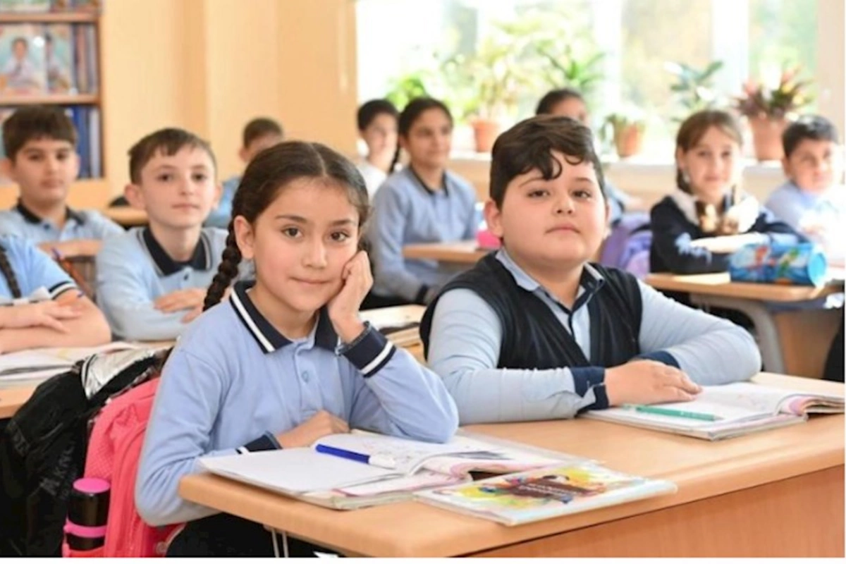 Məktəblərdə rus bölmələri ləğv ediləcək? — AÇIQLAMA