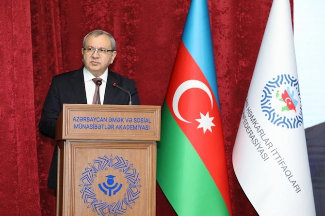 Bir qrup tələbəyə adlı təqaüd verilib — FOTOLAR Bir qrup tələbəyə adlı təqaüd verilib — FOTOLAR