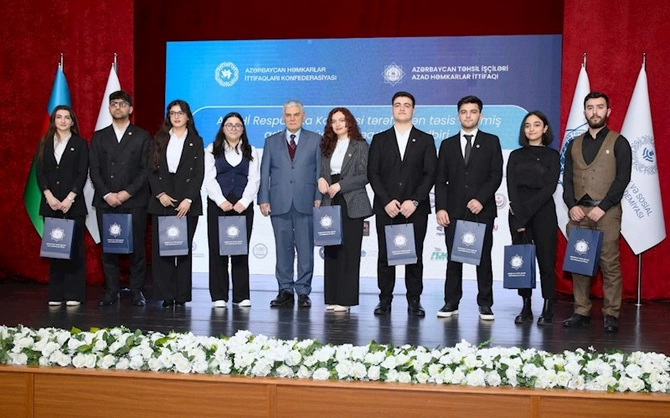 Bir qrup tələbəyə adlı təqaüd verilib — FOTOLAR Bir qrup tələbəyə adlı təqaüd verilib — FOTOLAR