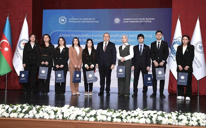 Bir qrup tələbəyə adlı təqaüd verilib — FOTOLAR Bir qrup tələbəyə adlı təqaüd verilib — FOTOLAR