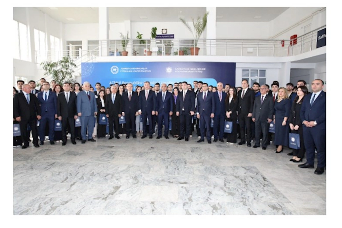 Bir qrup tələbəyə adlı təqaüd verilib — FOTOLAR