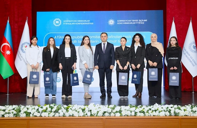 Bir qrup tələbəyə adlı təqaüd verilib — FOTOLAR Bir qrup tələbəyə adlı təqaüd verilib — FOTOLAR