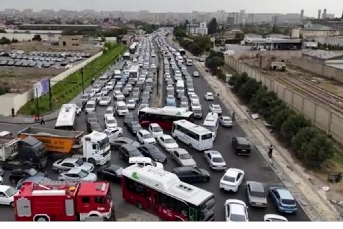 Bakıda qeyri-pik saatlarda tıxaclar niyə yaranır? — VİDEO