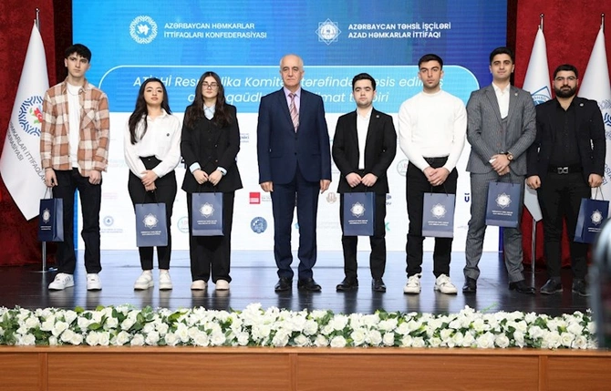 Bir qrup tələbəyə adlı təqaüd verilib — FOTOLAR Bir qrup tələbəyə adlı təqaüd verilib — FOTOLAR