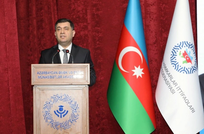 Bir qrup tələbəyə adlı təqaüd verilib — FOTOLAR Bir qrup tələbəyə adlı təqaüd verilib — FOTOLAR