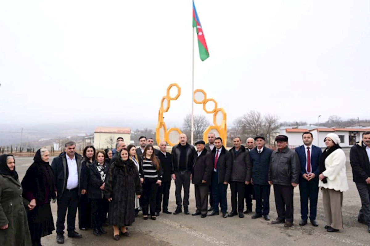 Prezident Ballıca kəndində bir qrup sakinlə görüşdü — FOTOLAR (YENİLƏNİB)