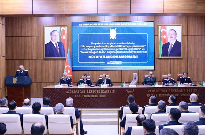 “İlin ən yaxşı prokuroru” mükafatı təqdim olundu — FOTOLAR “İlin ən yaxşı prokuroru” mükafatı təqdim olundu — FOTOLAR