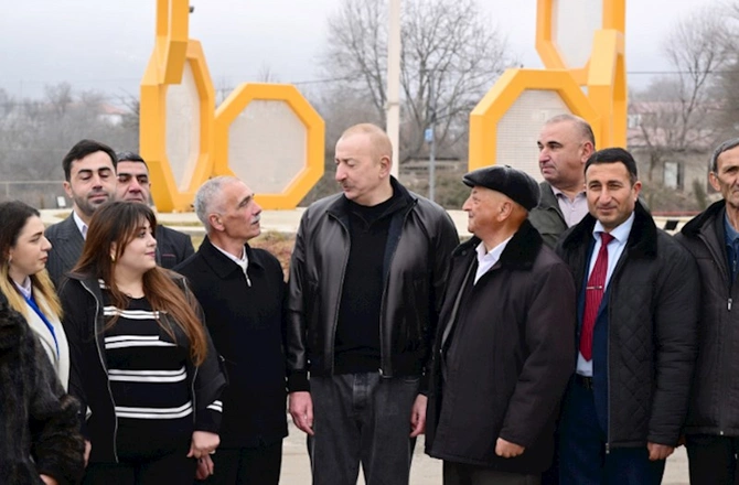 Prezident Ballıca kəndində bir qrup sakinlə görüşdü — FOTOLAR (YENİLƏNİB) Prezident Ballıca kəndində bir qrup sakinlə görüşdü — FOTOLAR (YENİLƏNİB)
