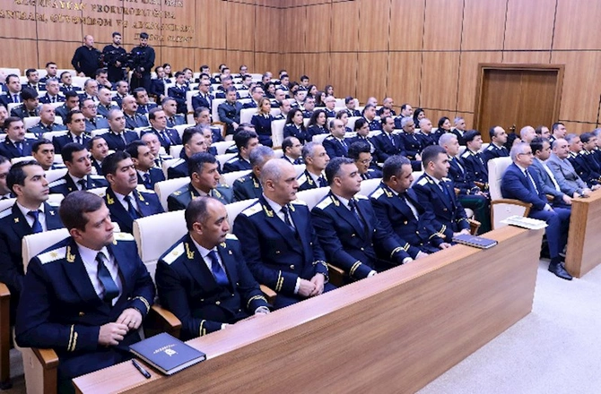 “İlin ən yaxşı prokuroru” mükafatı təqdim olundu — FOTOLAR “İlin ən yaxşı prokuroru” mükafatı təqdim olundu — FOTOLAR