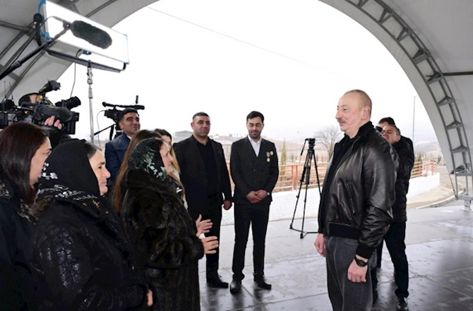 Prezident Ballıca kəndində bir qrup sakinlə görüşdü — FOTOLAR (YENİLƏNİB) Prezident Ballıca kəndində bir qrup sakinlə görüşdü — FOTOLAR (YENİLƏNİB)